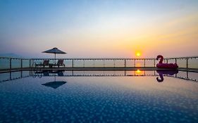 Khách Sạn Bãi Biển Serene Đà Nẵng 4*